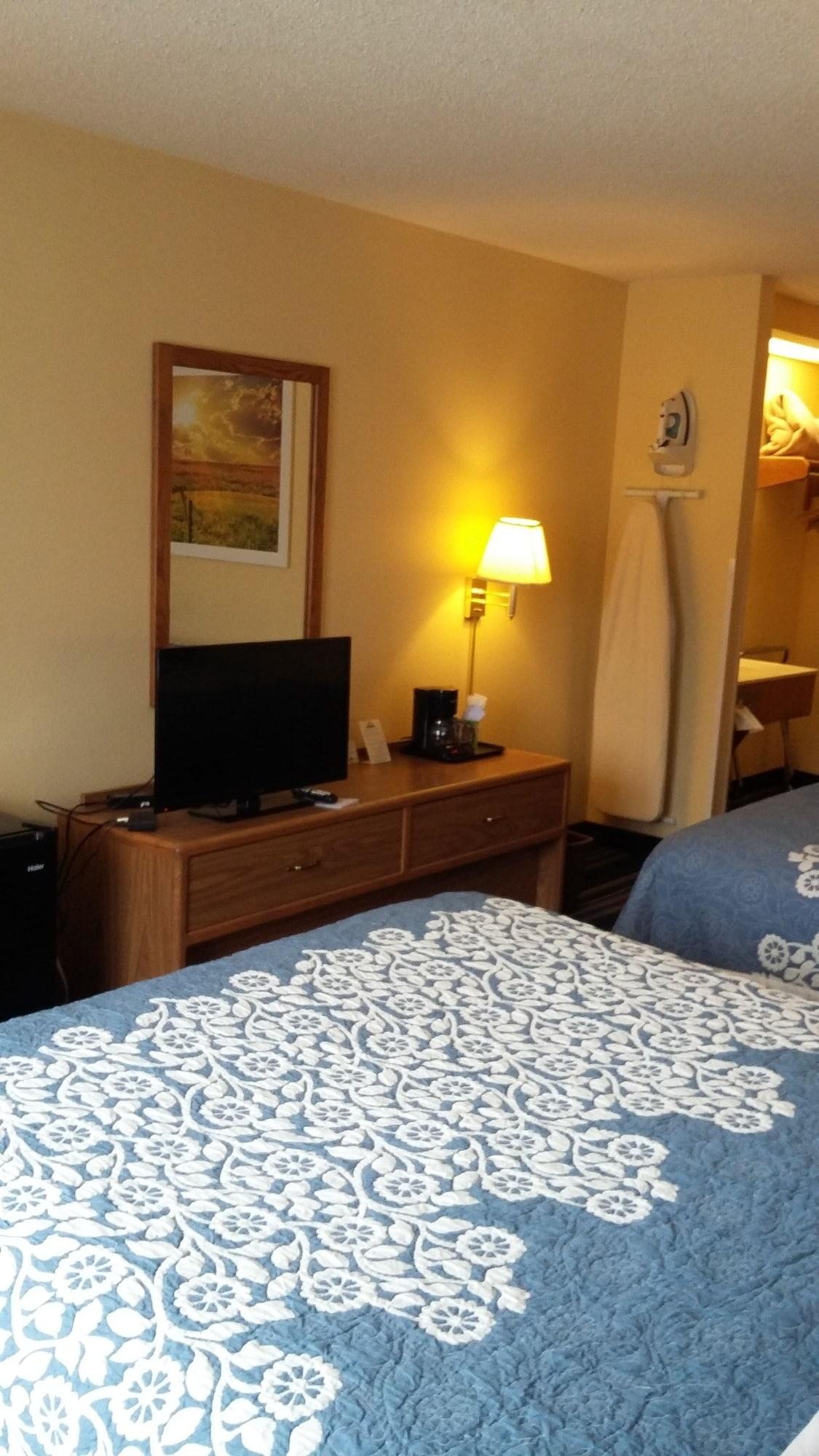 Days Inn By Wyndham Johnson Creek Eksteriør bilde