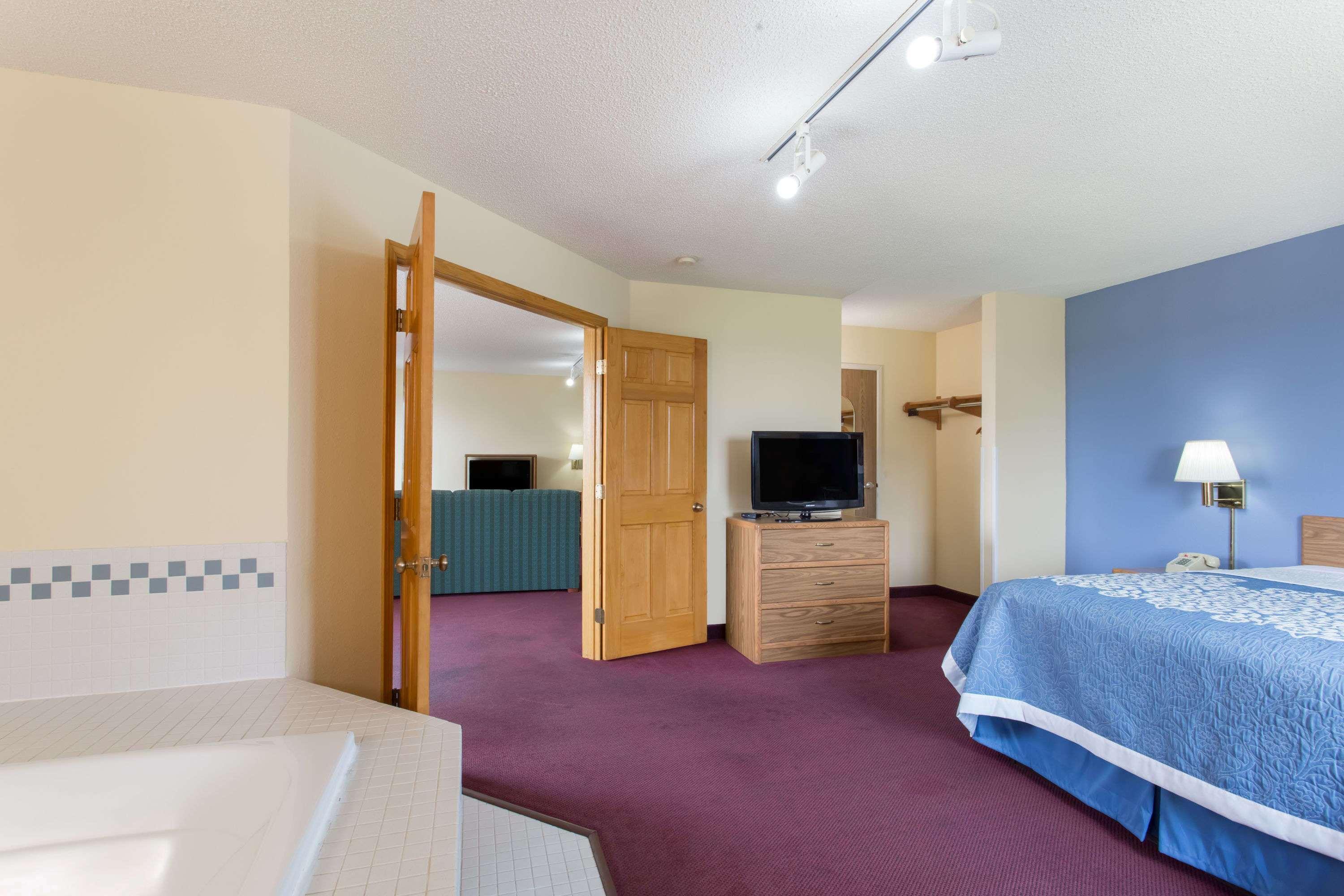 Days Inn By Wyndham Johnson Creek Eksteriør bilde